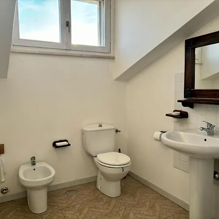 Modernoappartamento Su Due Piani 아파트 사사리