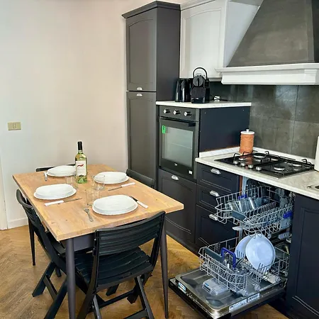 아파트 Modernoappartamento Su Due Piani