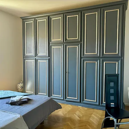 Modernoappartamento Su Due Piani 아파트