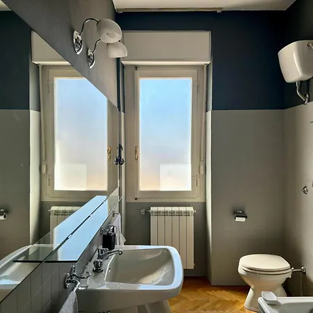 Modernoappartamento Su Due Piani Apartment